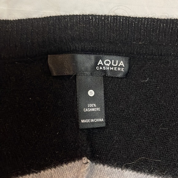 Aqua Cashmere V neck sweater. - Picture 2 of 2